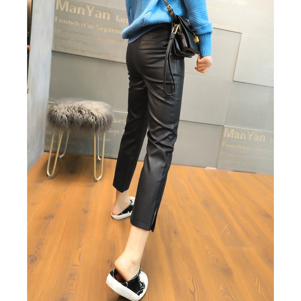 Ženske kožne hlače u crnoj boji