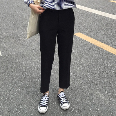 Модерен дамски черен панталон с джобове