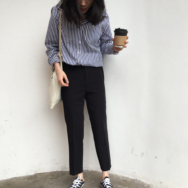 Μοντέρνο γυναικείο μαύρο παντελόνι με τσέπες