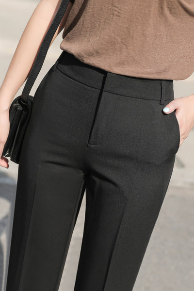 Model nou de pantaloni de dama cu buzunare in negru si gri