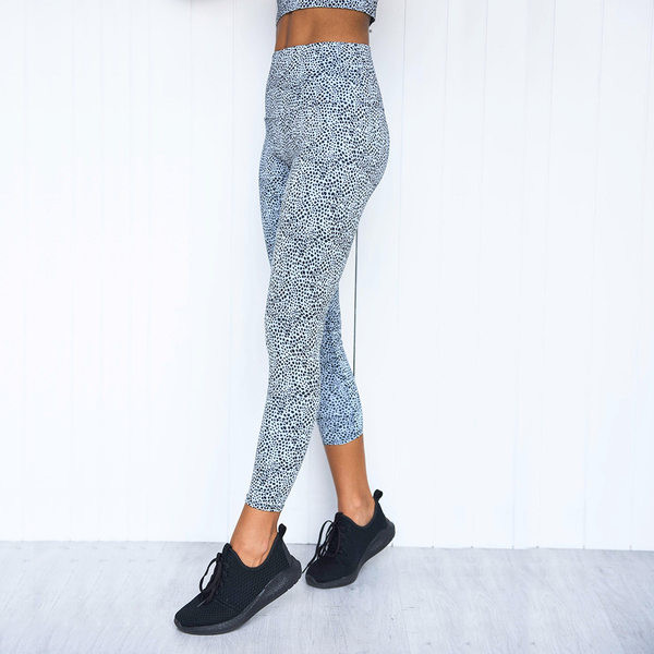 Μοντέρνα γυναικεία αθλητικά σετ μπουστάκι και μακρύ κολάν