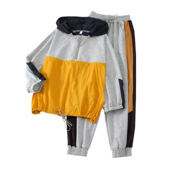 Дамски спортен комплект от панталон и блуза с качулка