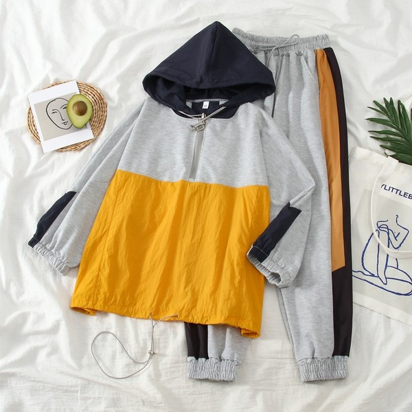 Ženski sportski komplet hlača i bluze s kapuljačom