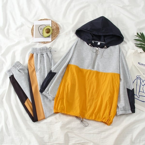 Ženski sportski komplet hlača i bluze s kapuljačom