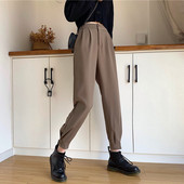 Ležerne hlače s gumbima i visokim strukom