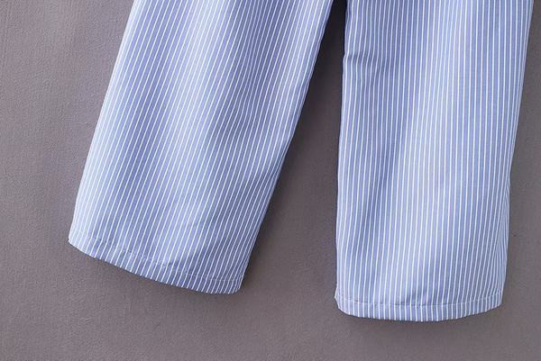 Salopetă modernă în dungi, cu decupaje