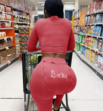 Set modern pentru femei cu inscripția unei bluze scurte și jambiere