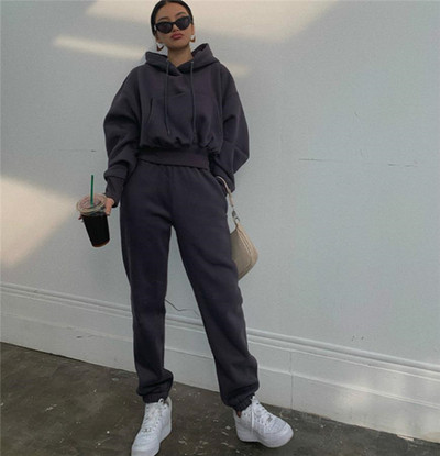 Set de pantaloni sport de damă actual și o bluză cu glugă