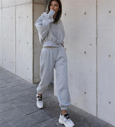 Set de pantaloni sport de damă actual și o bluză cu glugă