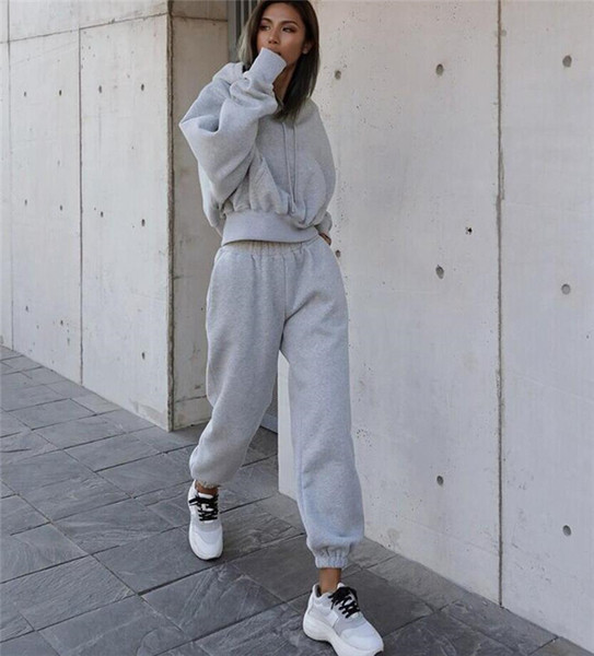 Set de pantaloni sport de damă actual și o bluză cu glugă