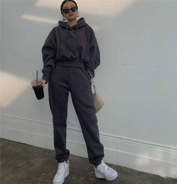 Set de pantaloni sport de damă actual și o bluză cu glugă