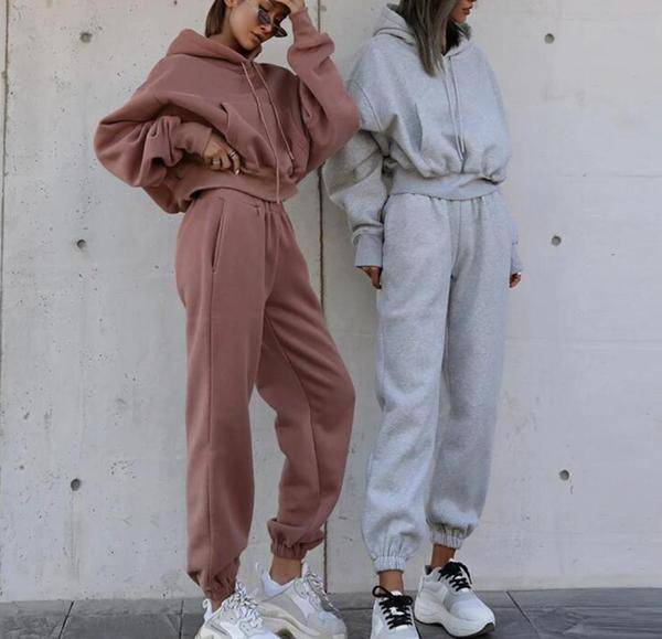 Set de pantaloni sport de damă actual și o bluză cu glugă