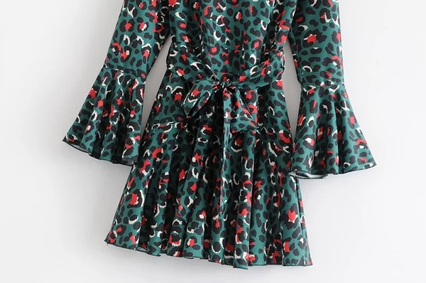 Salopetă scurtă asimetrică cu animal print