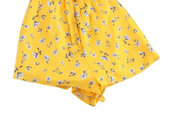 Salopeta scurta cu decupaje