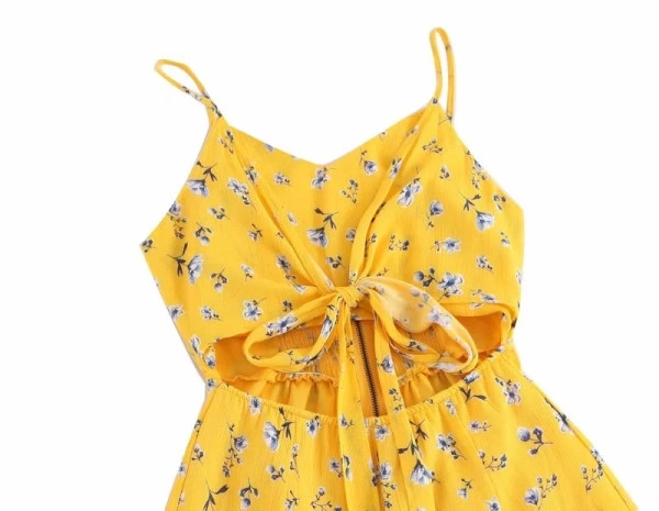 Salopeta scurta cu decupaje