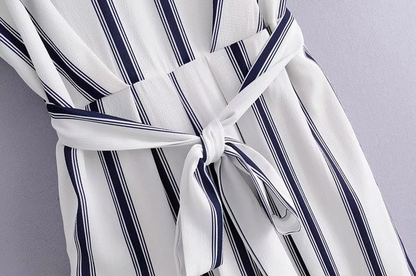 Salopetă lungă cu dungi cu centură în talie