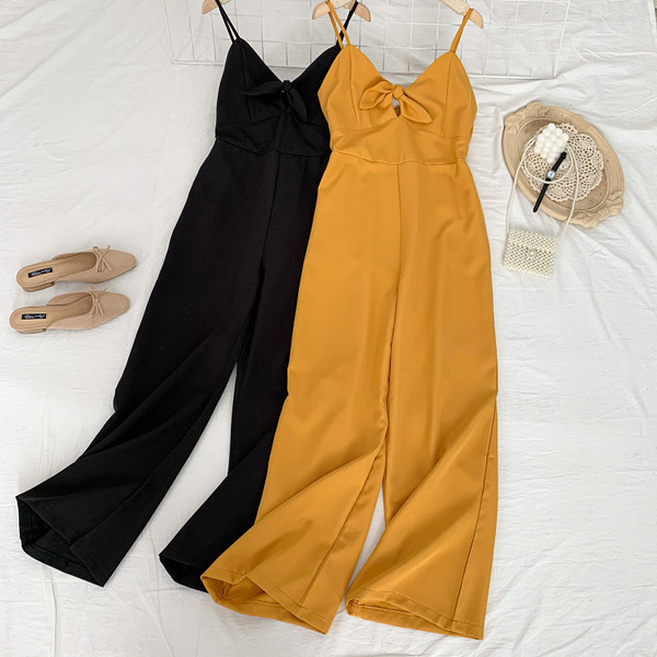 Salopetă casual de damă, cu bretele subțiri și decolteu spitz