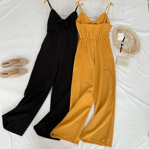 Salopetă casual de damă, cu bretele subțiri și decolteu spitz