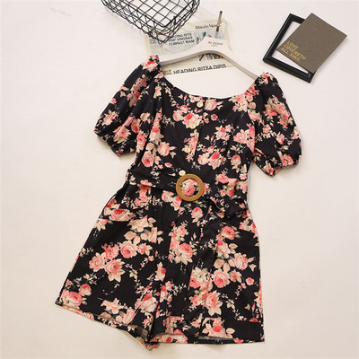 Model nou de salopetă de damă cu curea și motive florale