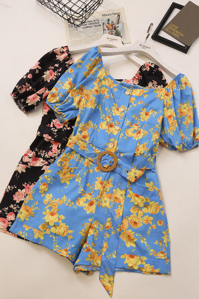 Model nou de salopetă de damă cu curea și motive florale