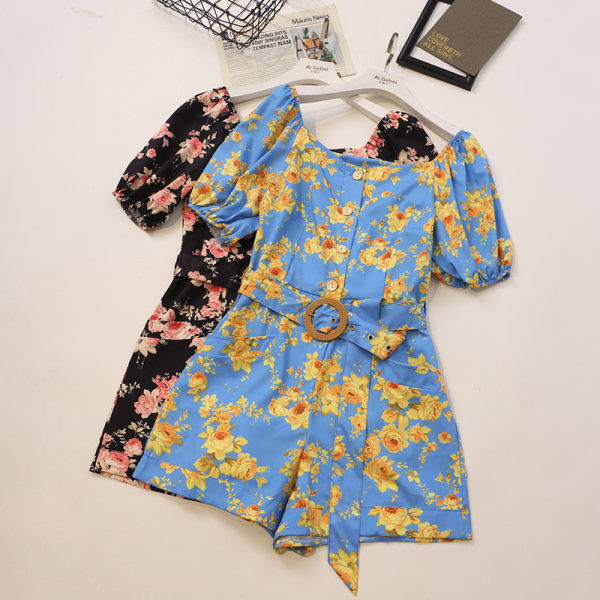 Model nou de salopetă de damă cu curea și motive florale