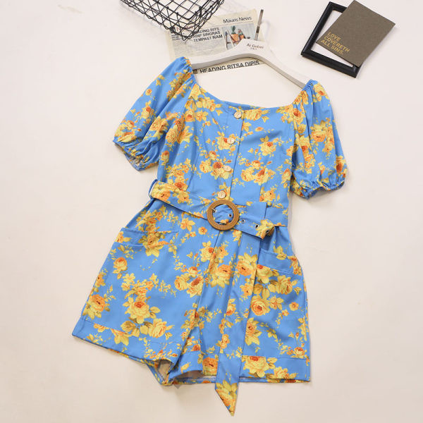 Model nou de salopetă de damă cu curea și motive florale