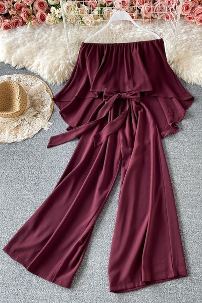 Γυναικεία καθημερινή ολόσωμη φόρμα  με ζώνη και γυμνούς ώμους