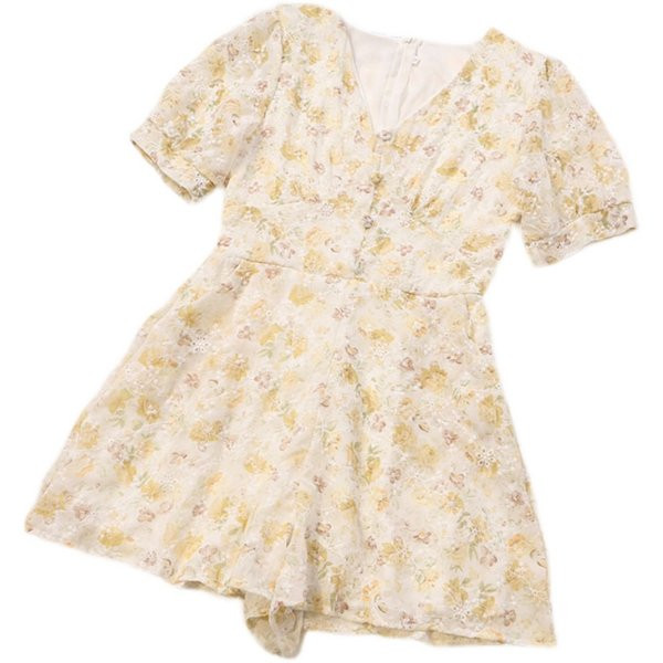 Stilīgs sieviešu kombinezons ar pogām un špica kakla izgriezumu