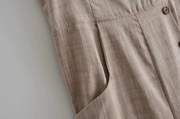 Salopeta de dama cu picioare late si nasturi