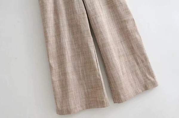 Salopeta de dama cu picioare late si nasturi