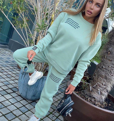 Γυναικείο αθλητικό σετ παντελόνι και μπλούζα