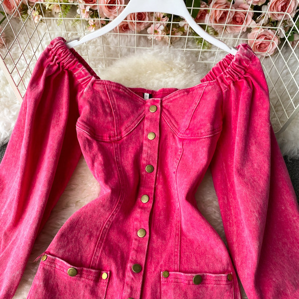 Salopeta scurta de dama cu nasturi si buzunare in culoarea roz