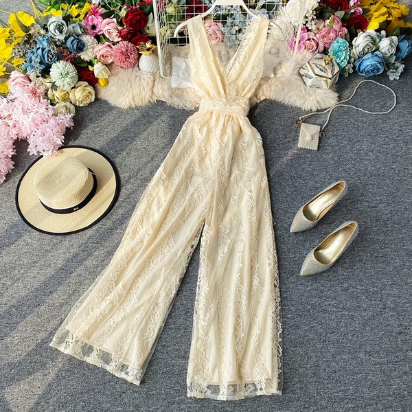 Salopetă lungă de damă la modă cu dantelă și bretele încrucișate pe spate