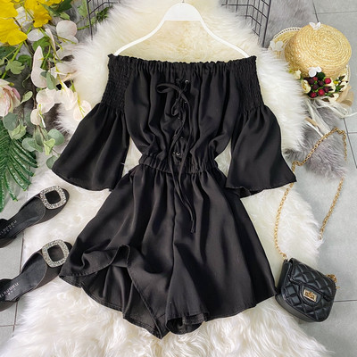 Salopetă scurtă de damă cu legături încrucișate și talie elastică