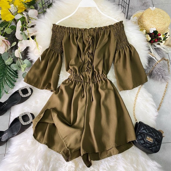 Salopetă scurtă de damă cu legături încrucișate și talie elastică