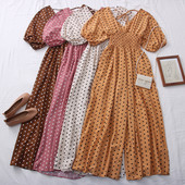 Salopetă de damă modernă cu buline cu decolteu spitz în mai multe culori