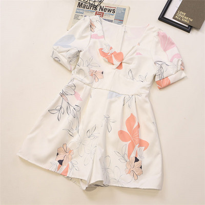 Salopetă modernă cu fermoar și mâneci scurte