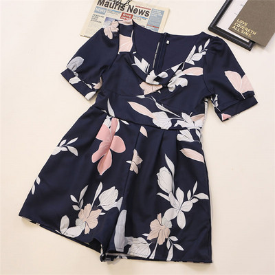 Salopetă modernă cu fermoar și mâneci scurte