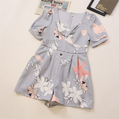 Salopetă modernă cu fermoar și mâneci scurte