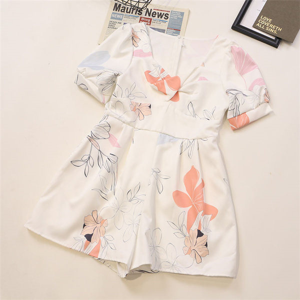 Salopetă modernă cu fermoar și mâneci scurte