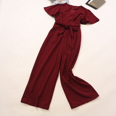 Model nou de salopetă de damă cu decolteu în V și mâneci scurte