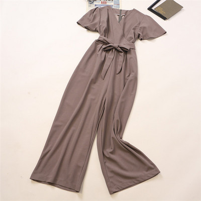 Model nou de salopetă de damă cu decolteu în V și mâneci scurte