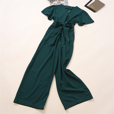 Model nou de salopetă de damă cu decolteu în V și mâneci scurte