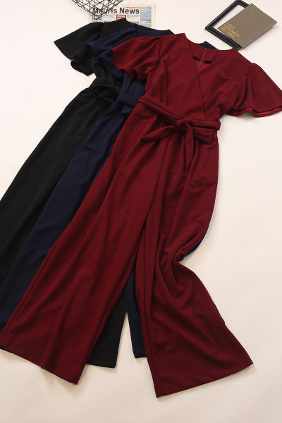 Model nou de salopetă de damă cu decolteu în V și mâneci scurte