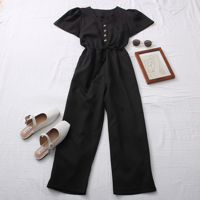 Model nou de salopetă de damă cu mâneci scurte și nasturi