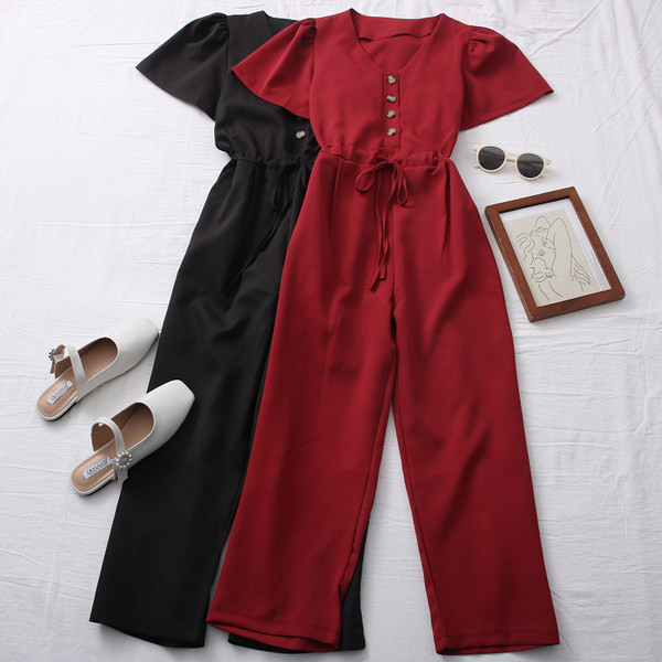 Model nou de salopetă de damă cu mâneci scurte și nasturi