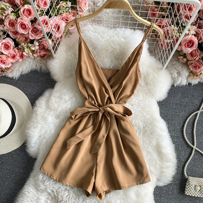 Γυναικεία κοντή ολόσωμη φόρμα με ζώνη και λεπτά τιραντάκια