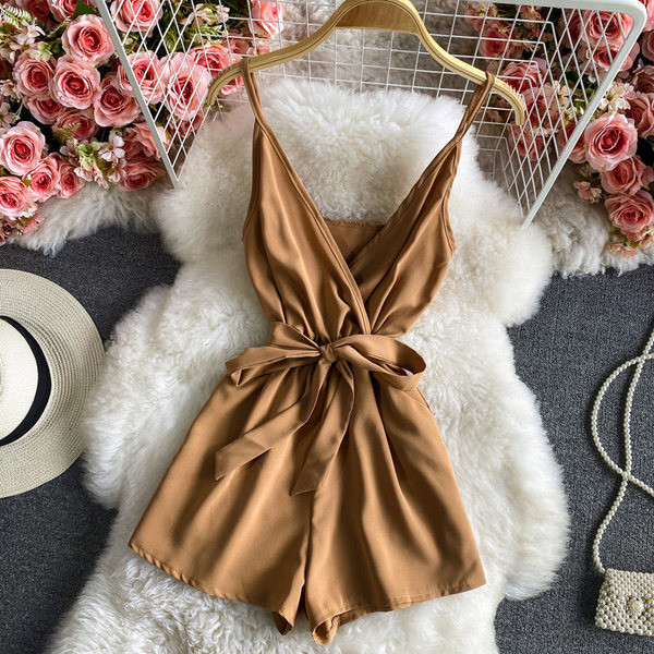 Γυναικεία κοντή ολόσωμη φόρμα με ζώνη και λεπτά τιραντάκια