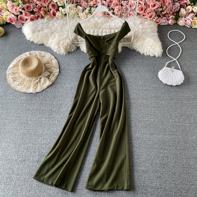 Γυναικείες μοντέρνες φόρμες με γυμνούς ώμους σε διάφορα χρώματα