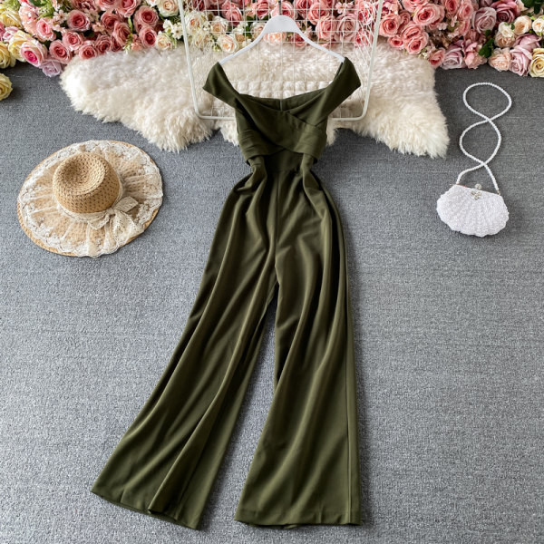 Γυναικείες μοντέρνες φόρμες με γυμνούς ώμους σε διάφορα χρώματα